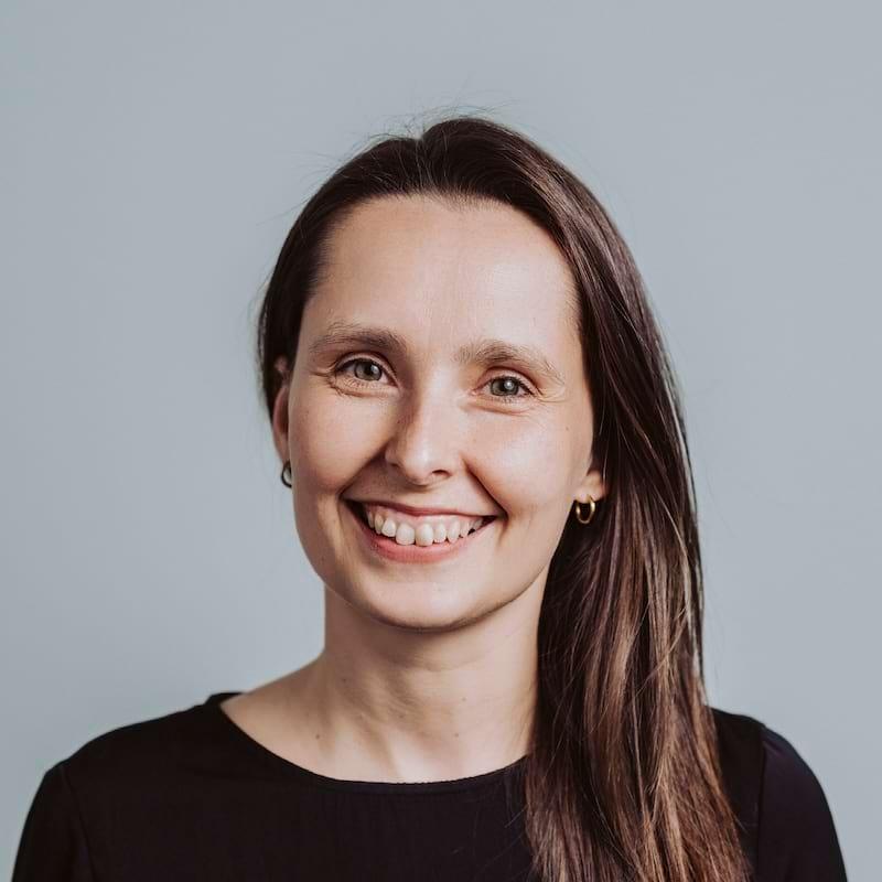 Portrait von Alexandra von der Decken, Ansprechpartnerin des KI Festivals